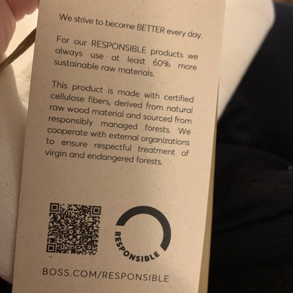 NWT: SQUARE SCARF IN MODAL AND WOOL WITH SIGNATURE JACQUARD - Picture 8 of 10